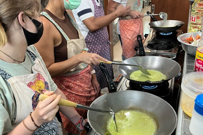 Half day Thai cooking Class + Market tour+Garden tour - Woody Kitchen and the Garden Tour