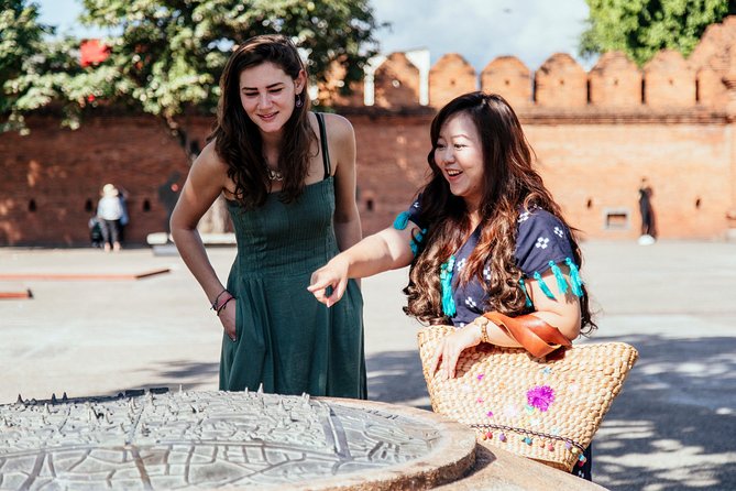 Highlights & Hidden Gems With Locals: Best of Chiang Mai Private Tour - Wat Phan Tao, a quiet beginning