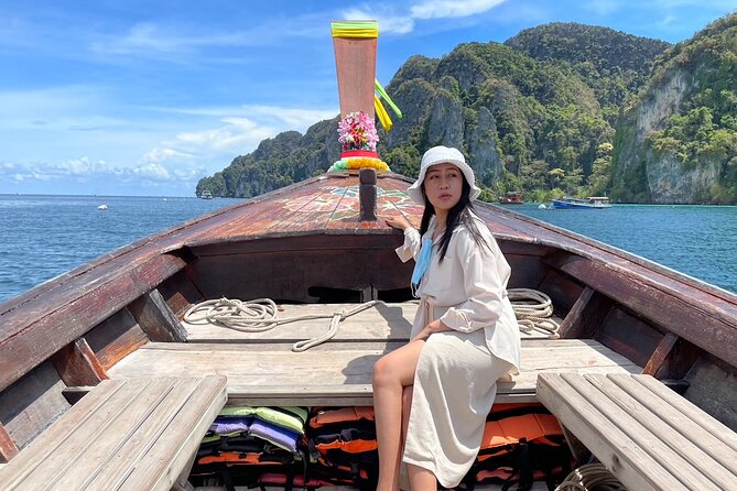 Highlights of Phi Phi Islands - Monkey Bay and the first snorkel
