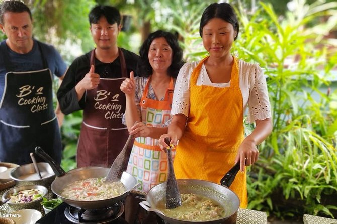 Home Style Family class with fruit carving and market tour - Making curry paste and coconut milk from scratch
