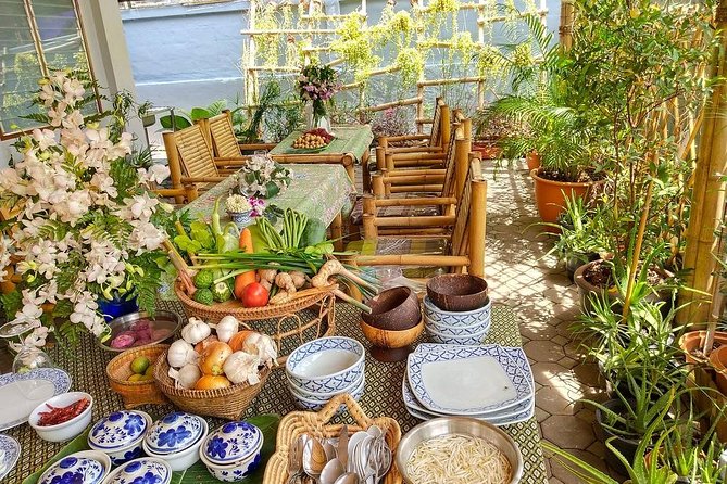 Home Style Family class with fruit carving and market tour - What the private format means for you