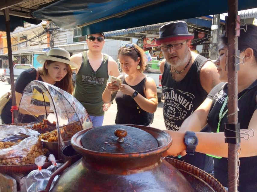 Hua Hin: Eat Like a Local Thai Food Tour - Learning to season a Thai noodle soup
