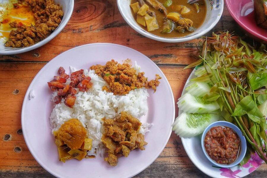 Hua Hin: Eat Like a Local Thai Food Tour - Belle, the guide, and the human side of the tour