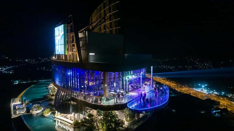 Hua Hin: Vana Nava Sky Bar Rooftop at Holiday Inn - Cocktails with a cool ocean breeze