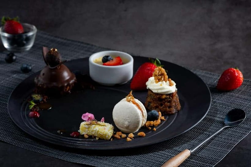 Hua Hin: Vana Nava Sky Bar Rooftop at Holiday Inn - Sharing dishes, drinks, and the value of $64