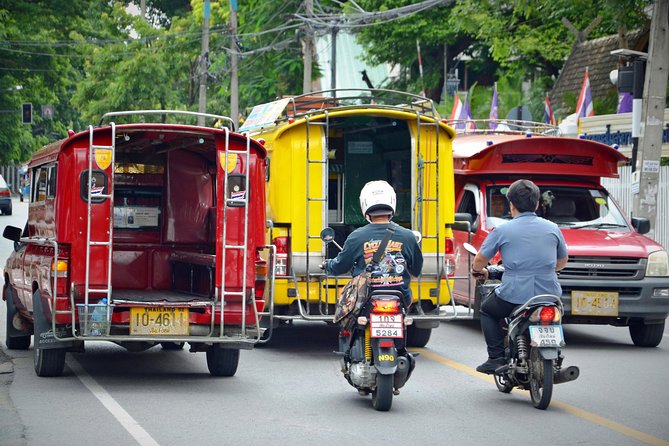Iconic Half-Day Landmarks & Temples of Chiang Mai - Wat Phan Tao and rare teakwood Lanna design
