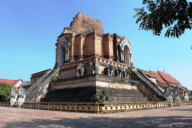 Iconic Half-Day Landmarks & Temples of Chiang Mai - What the guide adds to the visit