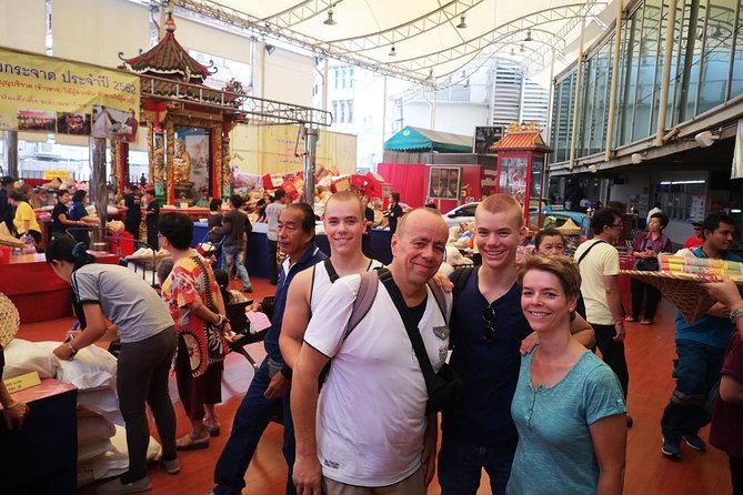 In and around Bangkok Private Tour Guide with Custom Experience - Shopping, art, parks, and modern Bangkok