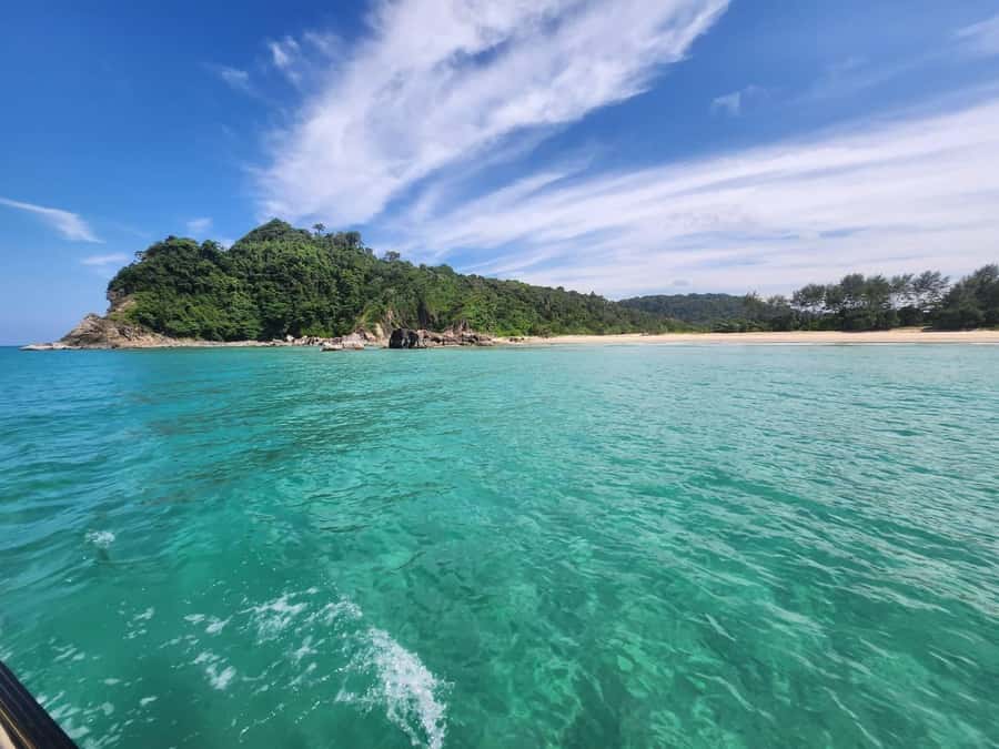 Khao Lak: Khao Na Yak Sightseeing & Snorkeling Small Group - Why the pontoon boat helps