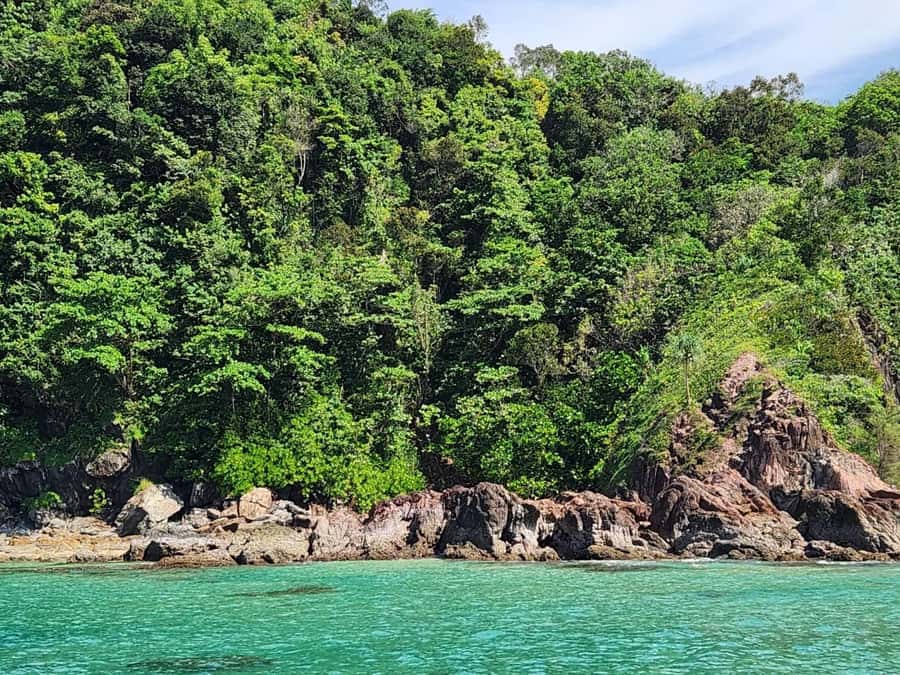 Khao Lak: Khao Na Yak Sightseeing & Snorkeling Small Group - Lunch, fruit, and drinks after the swim