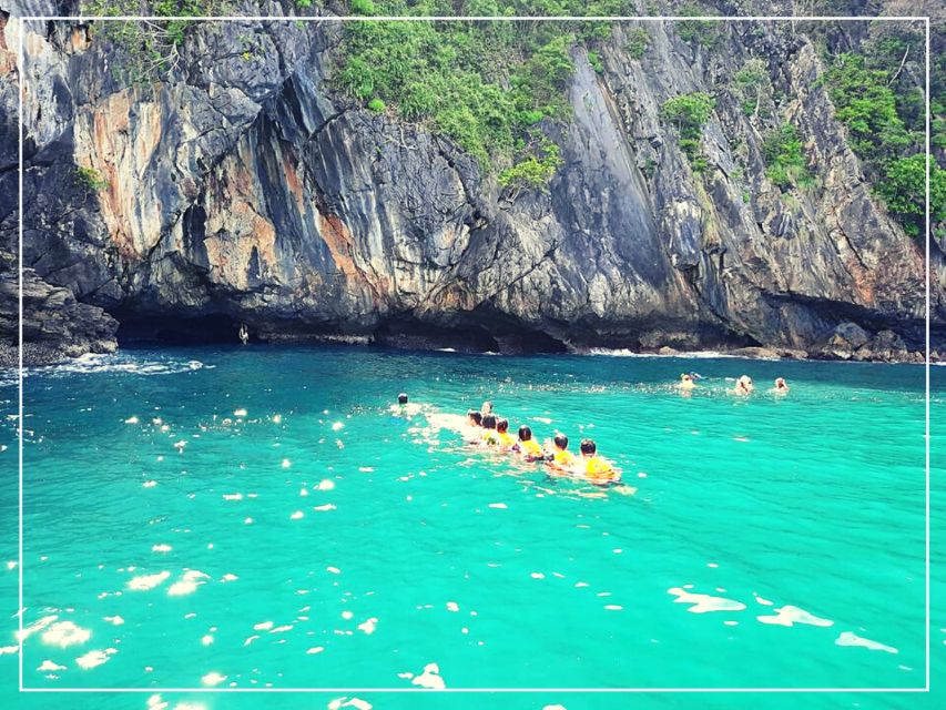 Ko Lanta: 4 Islands Snorkeling Tour by Longtail Boat - Swimming through Koh Muk’s Emerald Cave