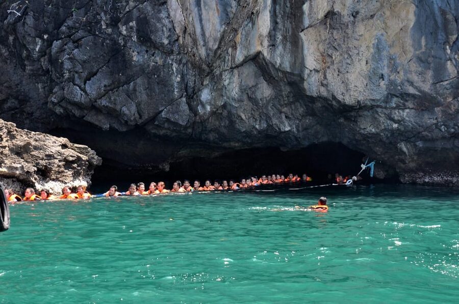 Ko Lanta: Emerald Cave and 4 Islands Tour by Longtail Boat - Guide service and the small details that matter