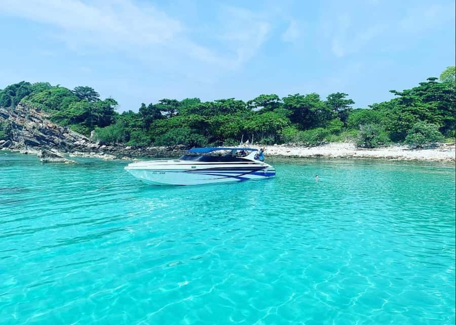 Ko Samui: Pig Island Snorkeling and Koh Tan Speedboat Tour - Koh Tan offers a useful first stop