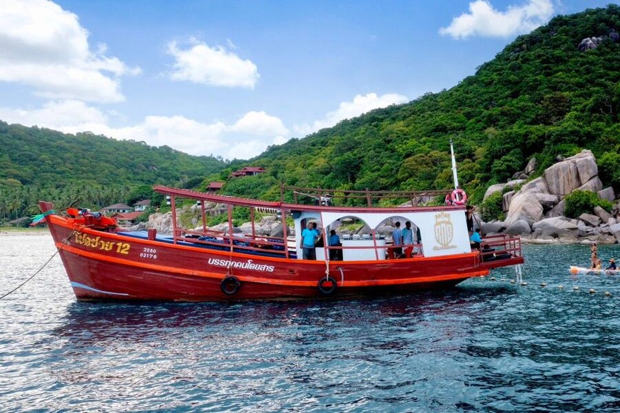 Ko Tao: Tao-Nangyuan Snorkeling Day Trip with Meals & Sunset - Starting at Mae Haad with a safety briefing