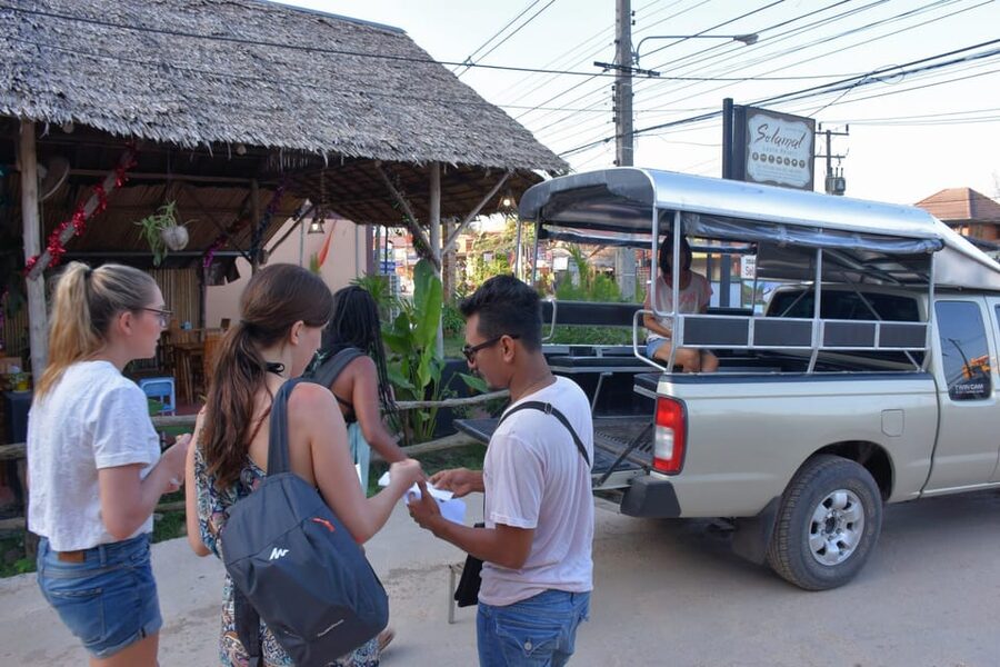 Koh Lanta: 4 Islands and Emerald Cave Tour by Longtail Boat - Quick highlights of the Koh Lanta island tour