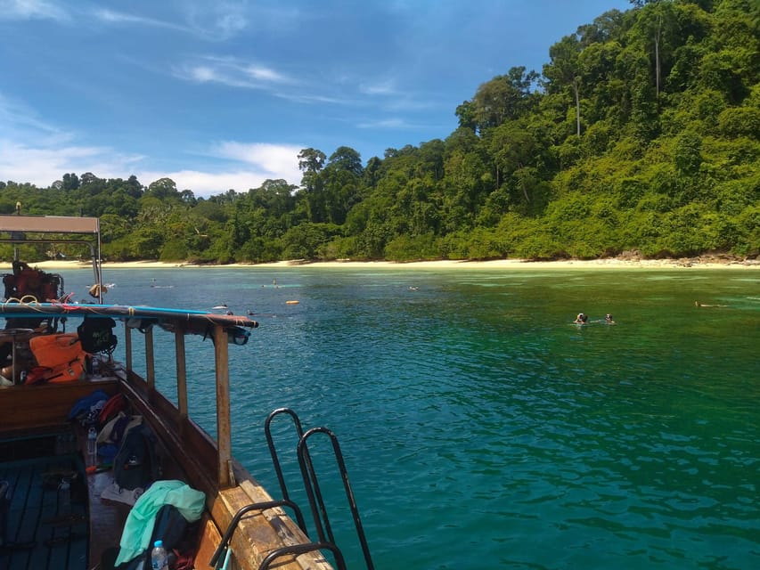 Koh Lanta: 4 Islands and Emerald Cave Tour by Longtail Boat - Koh Ngai lunch on a tropical beach