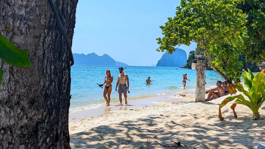 Koh Lanta: 4 Islands, Emerald Cave & Koh Kradan by Longtail - Guides, safety, and the practical level of service