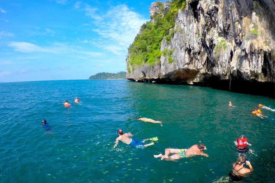 Koh Lanta: 4 Islands, Emerald Cave & Koh Kradan by Speedboat - Koh Ngai closes the day with another swim