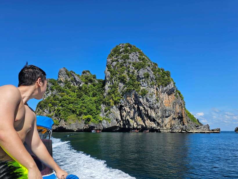 Koh Lanta: 4 Islands Tour by Speedboat with Snorkeling - Koh Ngai gives you an easy first swim