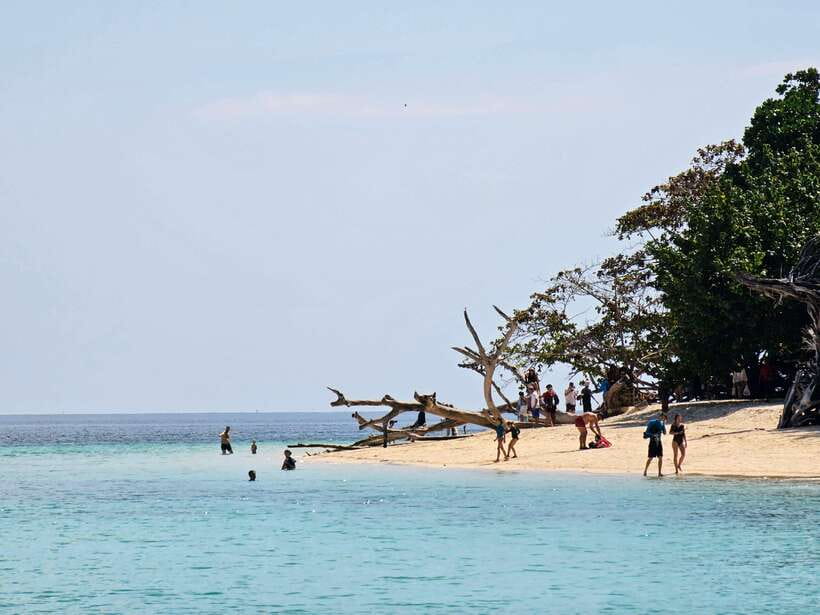 Koh Lanta: 4 Islands Tour by Speedboat with Snorkeling - Crowds, timing, and the small-group question