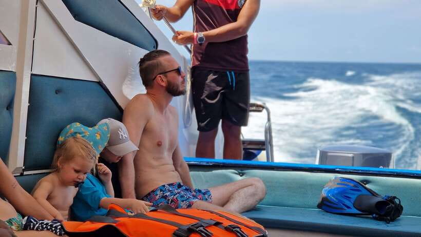 Koh Lanta: Phi Phi Islands Tour w/ Maya Bay, Snorkel & Lunch - Phi Phi Don lunch and the practical middle of the day