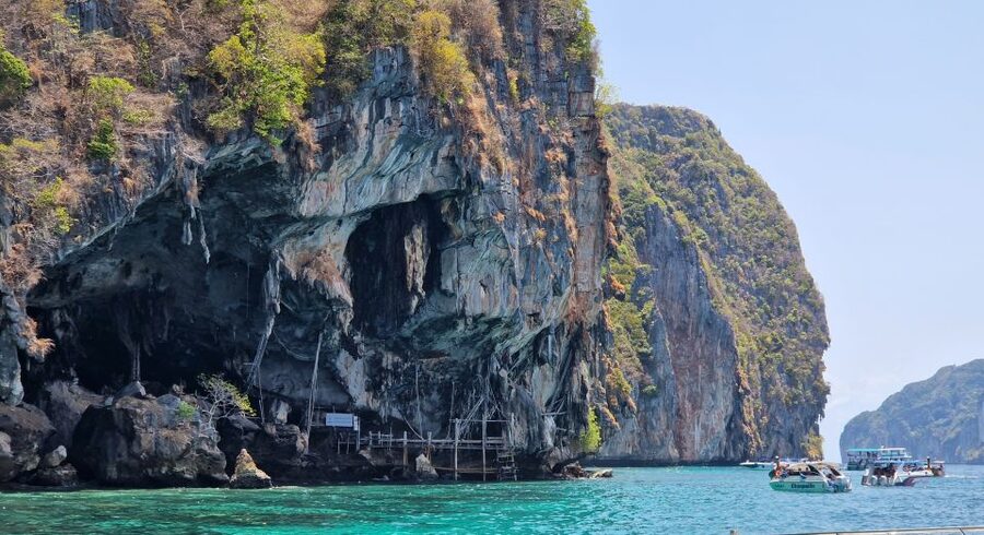 Koh Lanta: Phi Phi Islands Tour w/ Maya Bay, Snorkel & Lunch - Speedboat comfort, group size, and seasickness