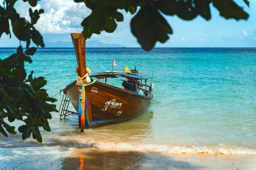 Koh Lipe: Island Hopping by Private Longtail Boat w/ Snorkel - Koh Hin Ngam and Koh Yang: close islands, strong contrasts