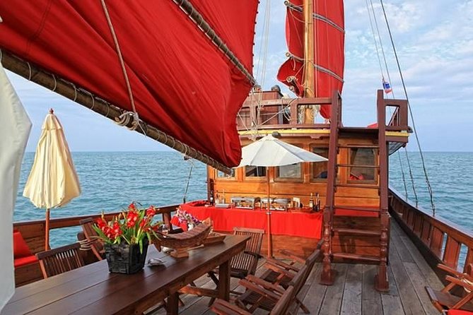 Koh Phangan Brunch and Snorkeling Cruise - Departure from Koh Samui - The first swim and snorkeling stop