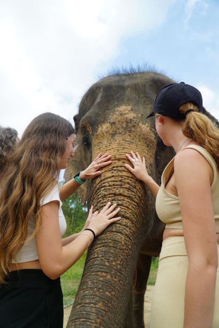Koh Samui: 4x4 Sightseeing Safari & Elephant Sanctuary Tour - Wat Khunaram and the famous mummified monk