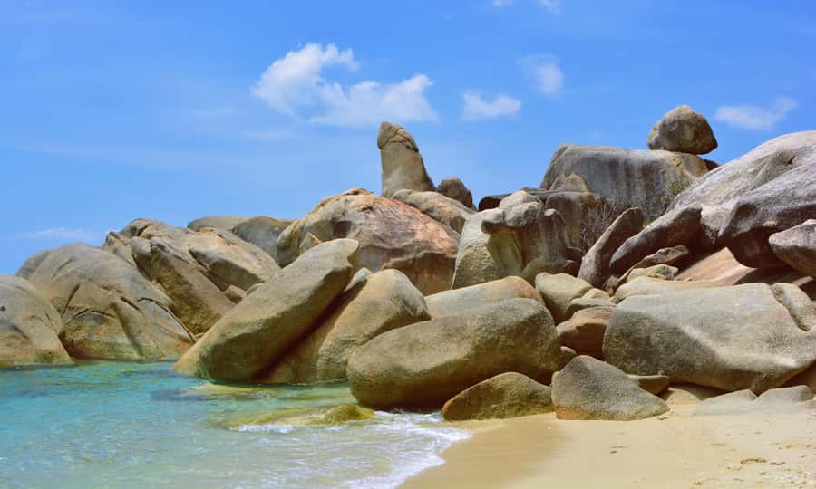 Koh Samui: Half-Day Highlights Tour with Hotel Transfers - Wat Plai Laem and the 18-armed Lady Monk