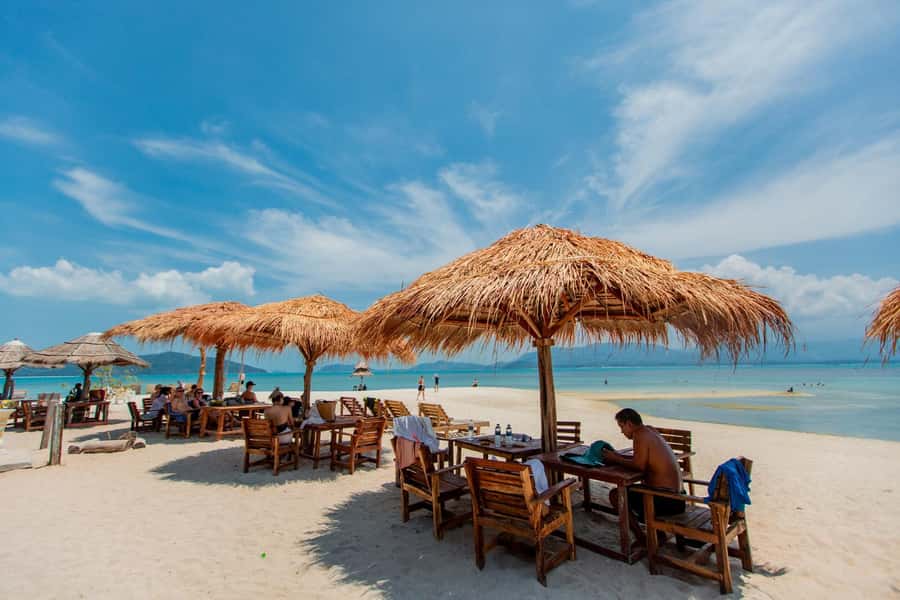Koh Samui: Pig Island & Koh Tan Speedboat Tour with Lunch - Who will enjoy this tour most