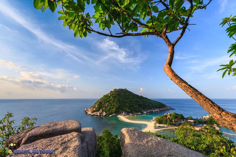 Koh Tao: Islands Snorkeling Highlights Day Tour & Lunch - Aow Leuk for scenery and relaxed swimming