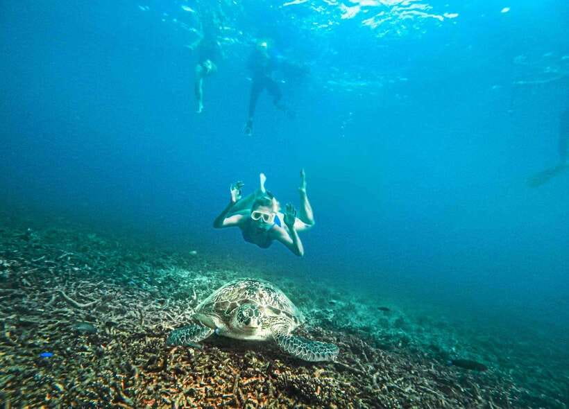 Koh Tao: Koh Nangyuan & Hidden Bays Snorkeling Tour w/ Lunch - Mango Bay and the first meal onboard