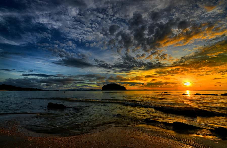 Krabi: Bioluminescent Plankton, Snorkeling & Sunset Tour - The Boat Ride and Group Feel