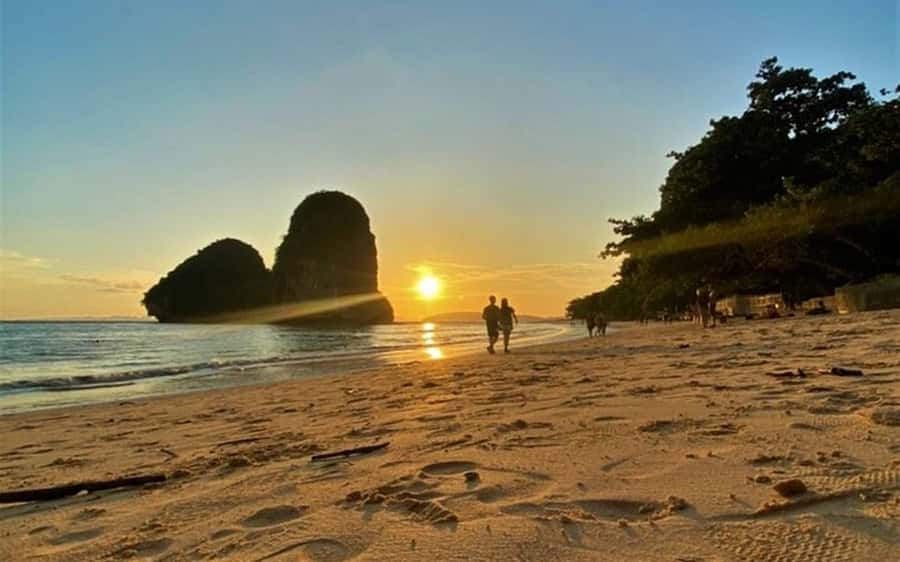 Krabi: Bioluminescent Plankton, Snorkeling & Sunset Tour - Ko Poda Is the Main Beach Break
