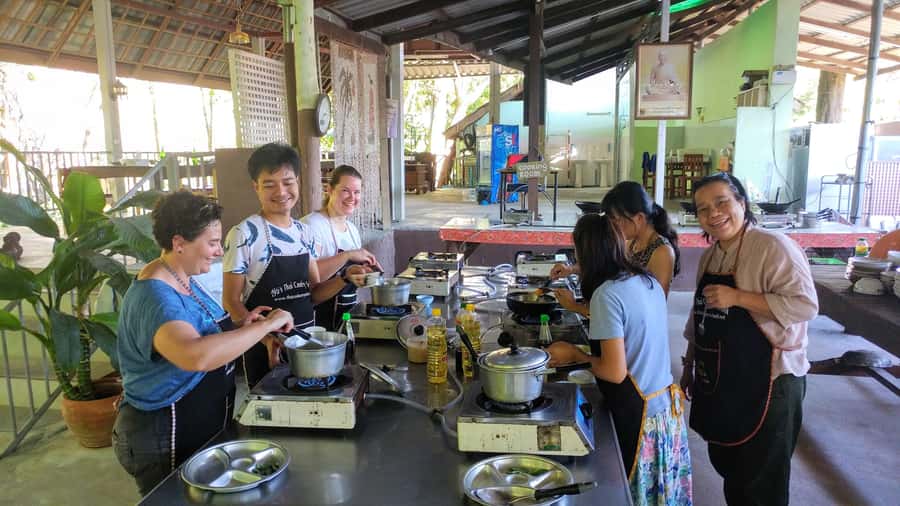 Krabi: Evening Thai Cooking Class at Ya's Cookery - What the evening at Ya’s Cookery School is really like