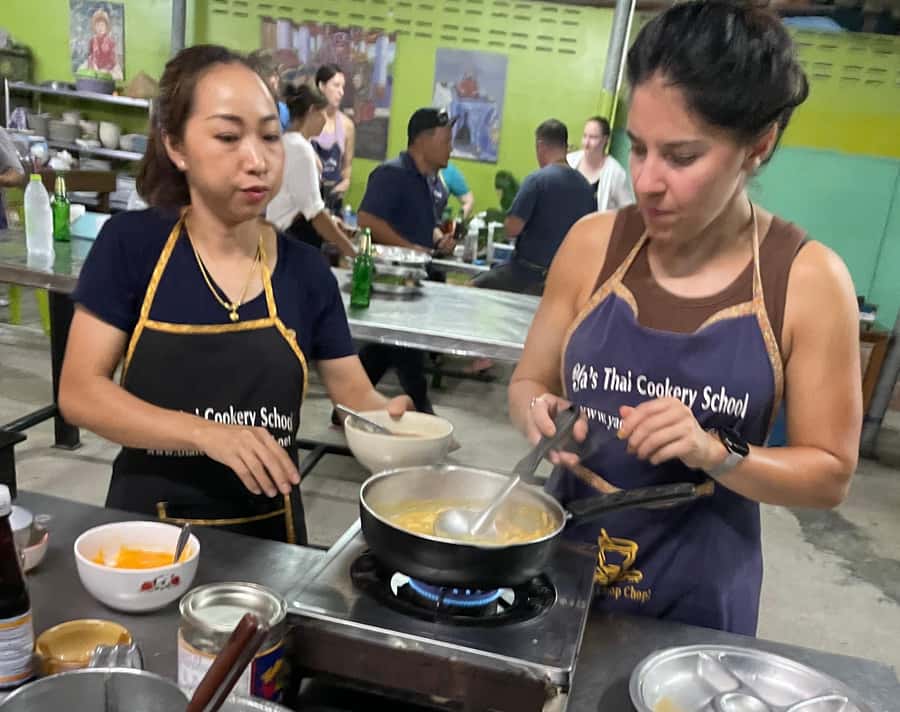 Krabi: Evening Thai Cooking Class at Ya's Cookery - The instructors and group atmosphere