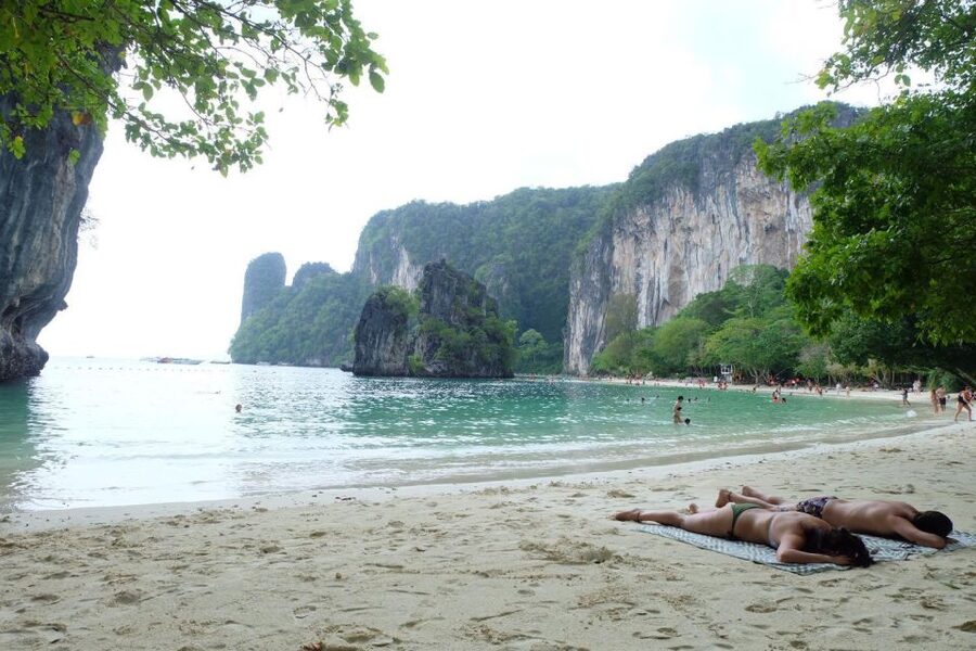 Krabi: Hong Islands Day Tour by Longtail Boat - Lunch and free time at Hong Beach
