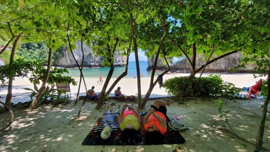 Krabi: Hong Islands Day Trip by Speedboat with Lunch - Why Hong Island deserves the main part of your day