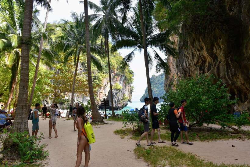 Krabi: Hong & Paradise Island Odyssey by Speedboat - Lao Lading, Pakbia, and Daeng Island