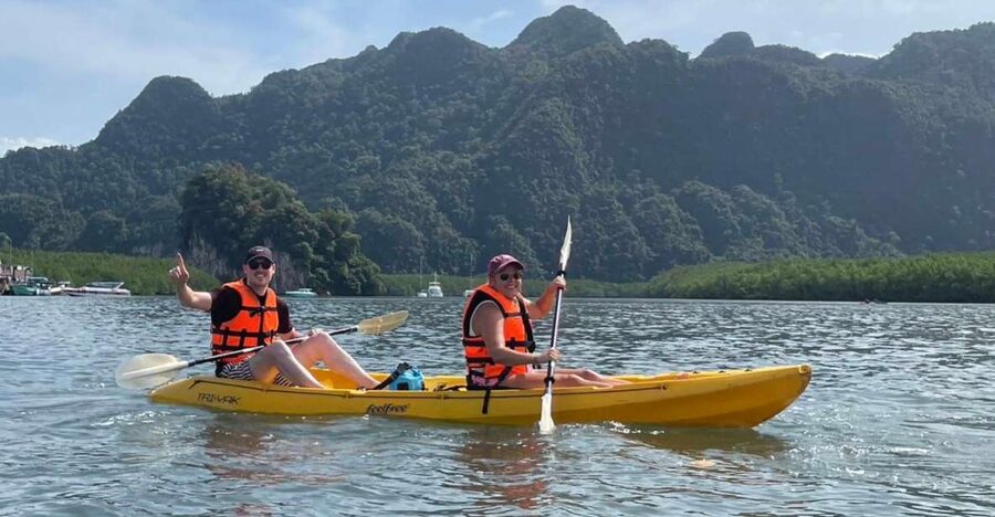 Krabi kayaking Ao thalane - Safety briefing and getting onto the water
