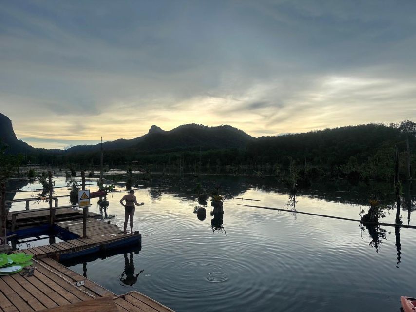 Krabi: Klong Root Kayaking Viewpoint,Fish Feeding and more - Fish feeding and fruit at the pier