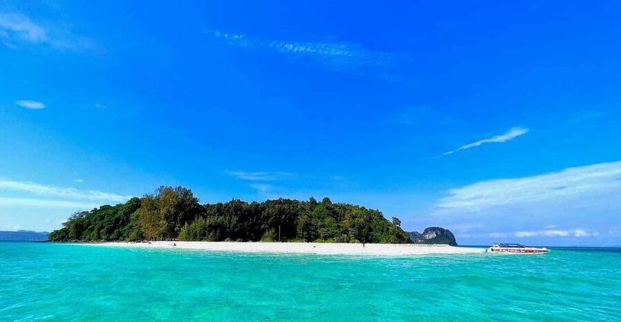 Krabi: Phi Phi Islands & Maya Bay Speedboat Tour with Lunch - Morning pickup and coffee at Wang Sai Pier