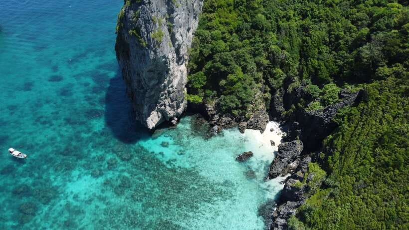 Krabi: Phi Phi Islands Speedboat Tour with Buffet Lunch - Lunch on Phi Phi Don