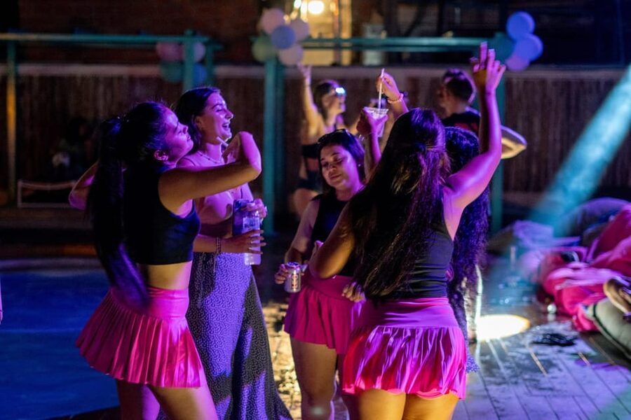 Krabi Pub Crawl - Join Nomads For The Best Night in Ao Nang! - Live Music, Performances, and a Chance to Take the Mic