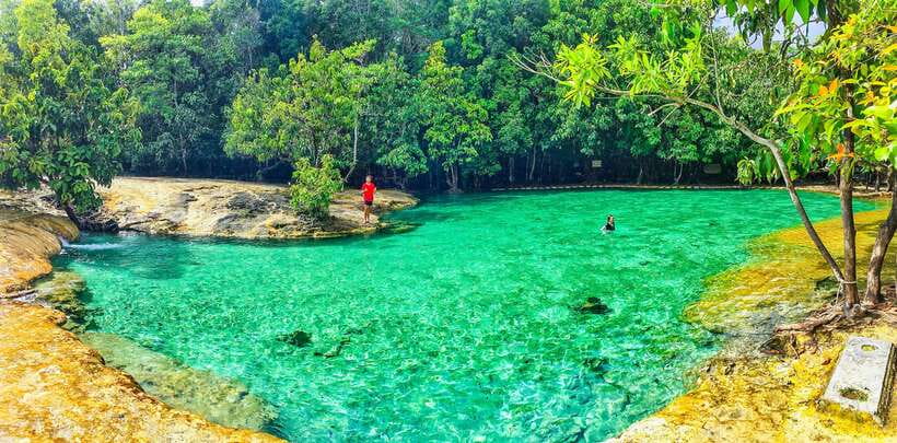 Krabi: Tiger Cave Temple, Emerald Pool and Hot Springs Tour - Monkeys, clothing rules, and the practical details