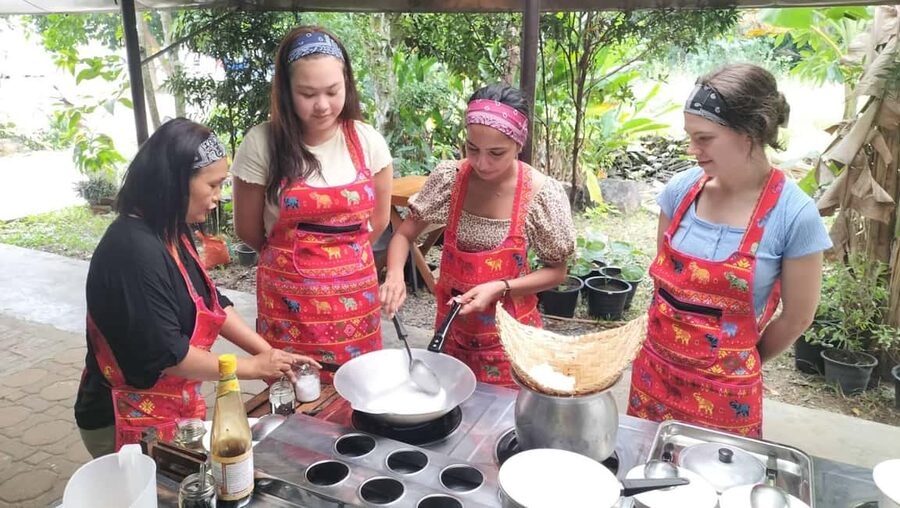 Krabi: Traditional Thai Cooking Class with Local Chef - Who should book this cooking class?