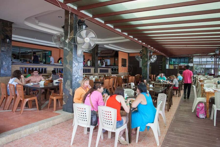 Krabi: Ultimate Phi Phi & Maya Bay Ascent by Speedboat - Lunch and free time on Phi Phi Don