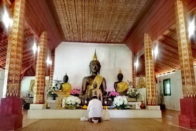Lady Driver and Guide - Wat Sri Suphan and the unusual Silver Temple
