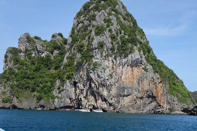 Lanta 4 Islands + Emerald Cave Snorkeling Tour - Ko Ngai: clear water and a proper beach break